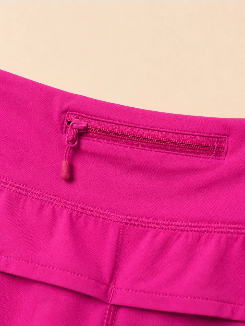 lululemon athletica Bright hotty hot Shorts, great condition like new ✨✨✨